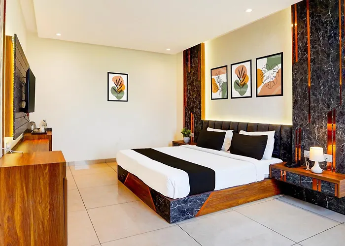 Hotel Le Grand Near Igi Airport