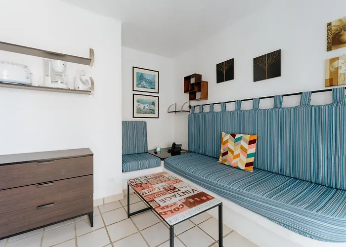 R2 Maryvent Beach Apartments