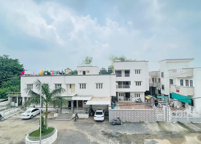 Hotel Rajdhani And Guest House Gujarat - Best Family Hotel In Halol Near Pavagadh And Halol Gidc