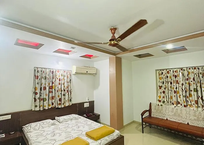 Hotel Rajdhani And Guest House Gujarat - Best Family Hotel In Halol Near Pavagadh And Halol Gidc
