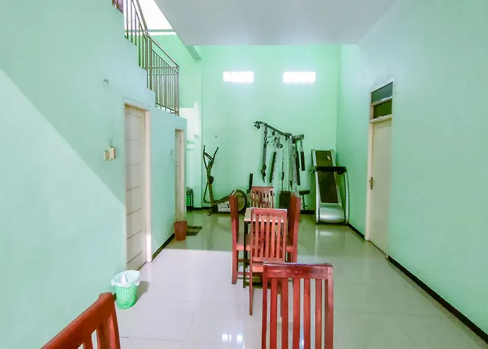 Djati Homestay Redpartner Near Gor Djarum Kudus