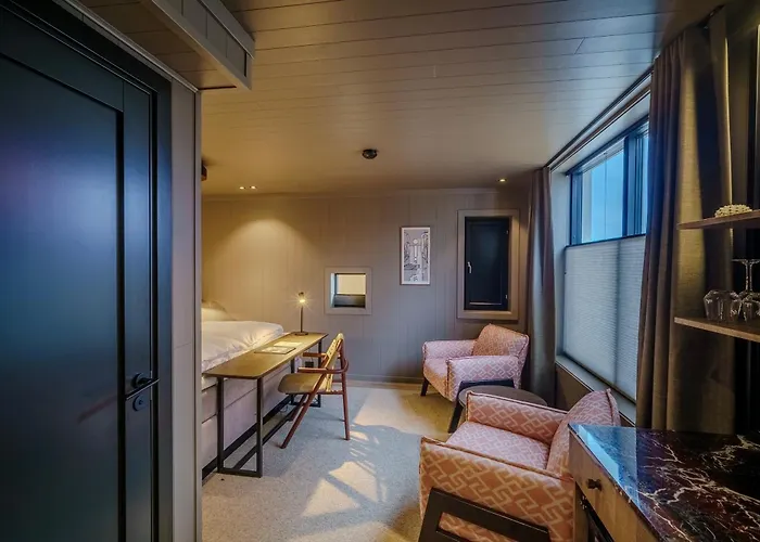 Henningsvaer Bryggehotell - By Classic Norway Hotels