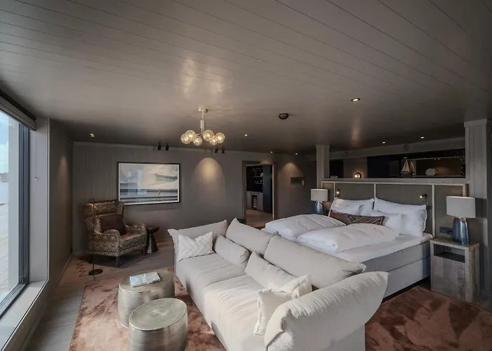 Henningsvaer Bryggehotell - By Classic Norway Hotels