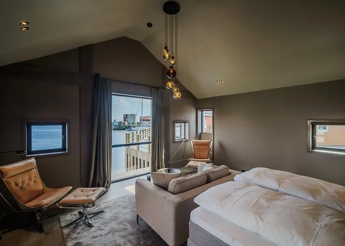 Henningsvaer Bryggehotell - By Classic Norway Hotels