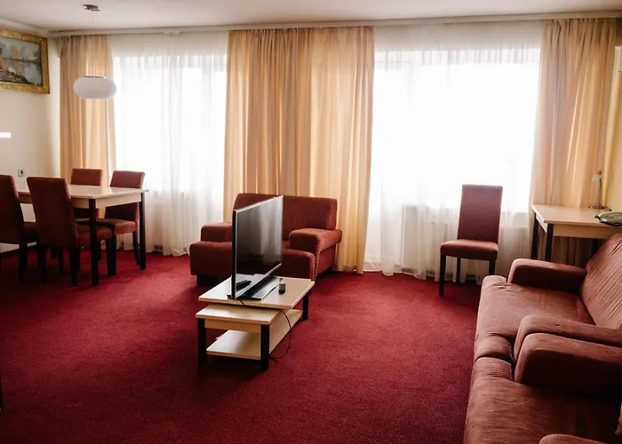 7 Days Hotel Kamyanets-Podilskyi