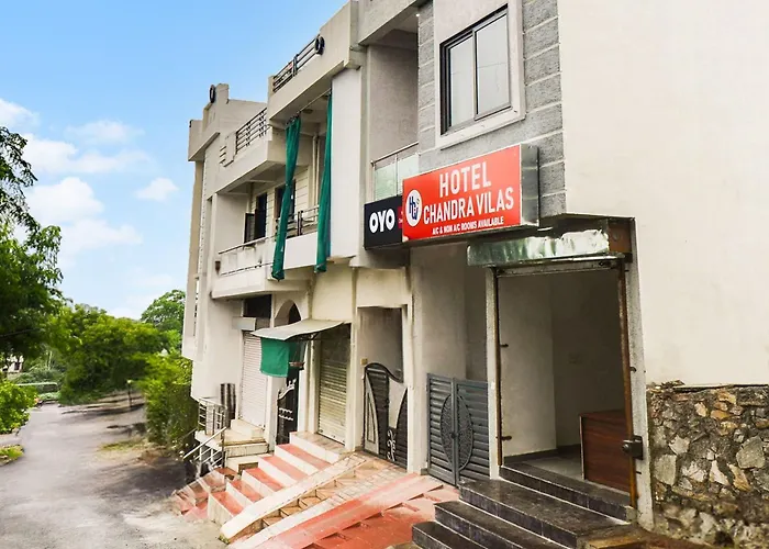 Hotel O Chandra Vilas