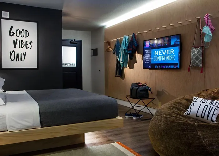 Moxy Phoenix Tempe/Asu Area