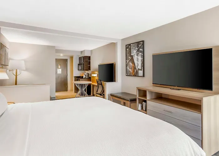 Best Western Plus Heritage Rail-South York/I-83
