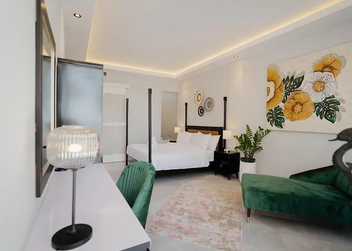 Muara Lovina Hotel