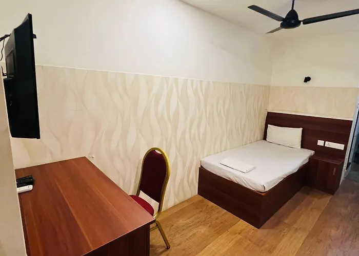 Shanthi Tourist Home