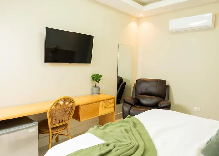 Hotel Stay Here Suites