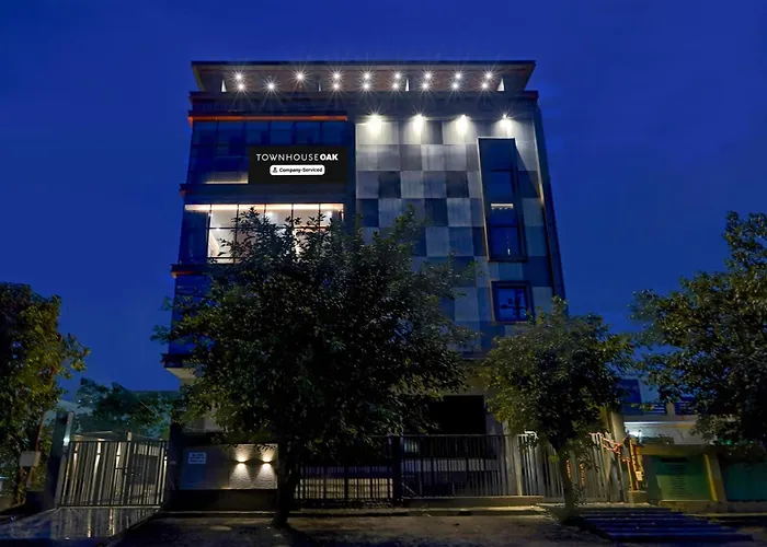 Super Townhouse Oak Sector 116 Noida