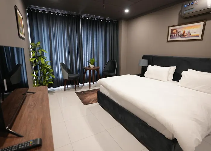 Hotel Crossroads