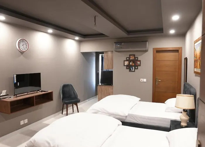 Hotel Crossroads