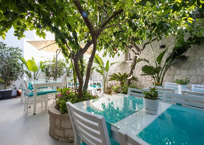 Kairos Hotel