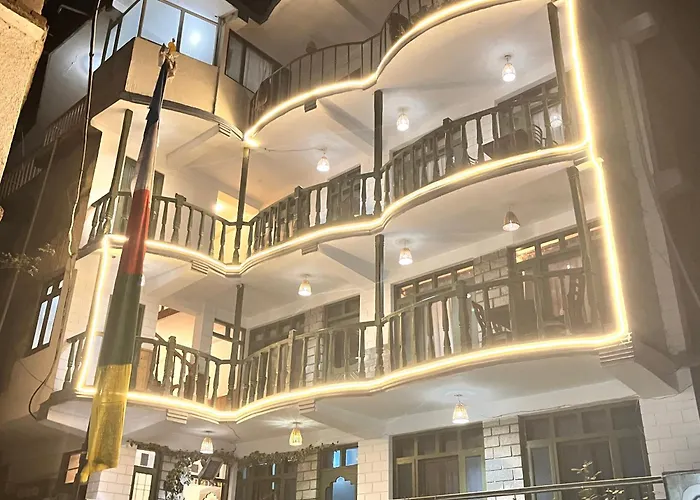 Ganga Lodge - Affordable Luxury Stay Near Mall Road Manali