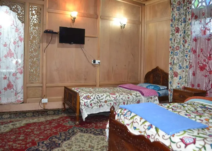 Nageen Castle Group Of House Boats