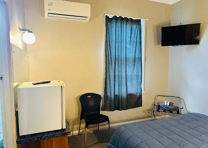 Merrylees Budget Hotel