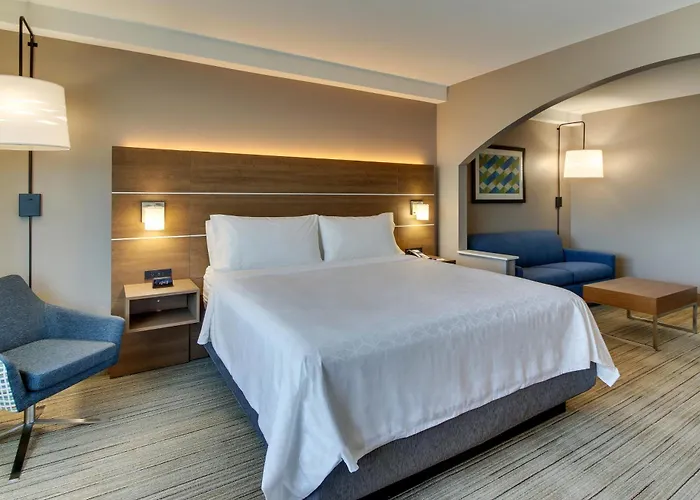 Holiday Inn Express & Suites Columbus - Ft Benning Maingate By Ihg