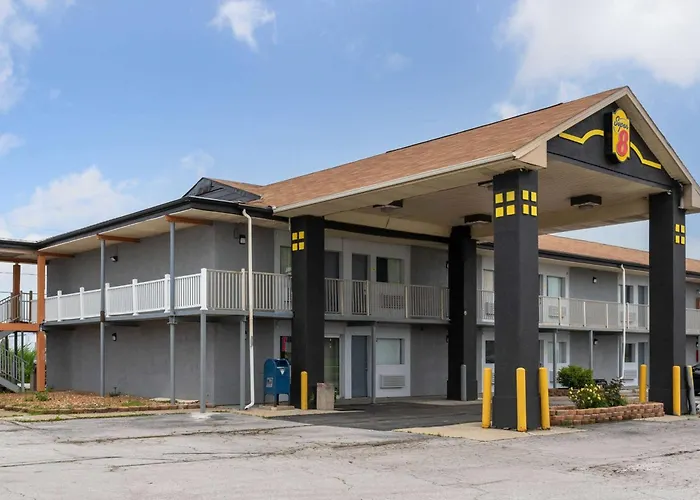 Super 8 By Wyndham Millbury/Toledo
