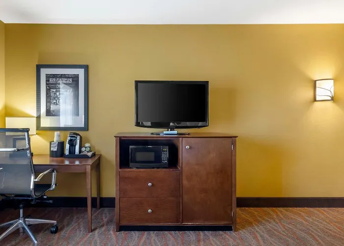 Best Western Plus Tupelo Inn & Suites
