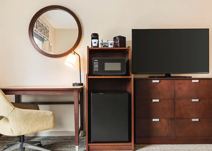 Hampton Inn & Suites Pittsburgh Waterfront West Homestead