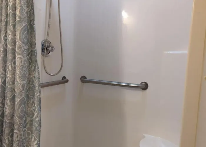 Waterloo Suites Queen 1