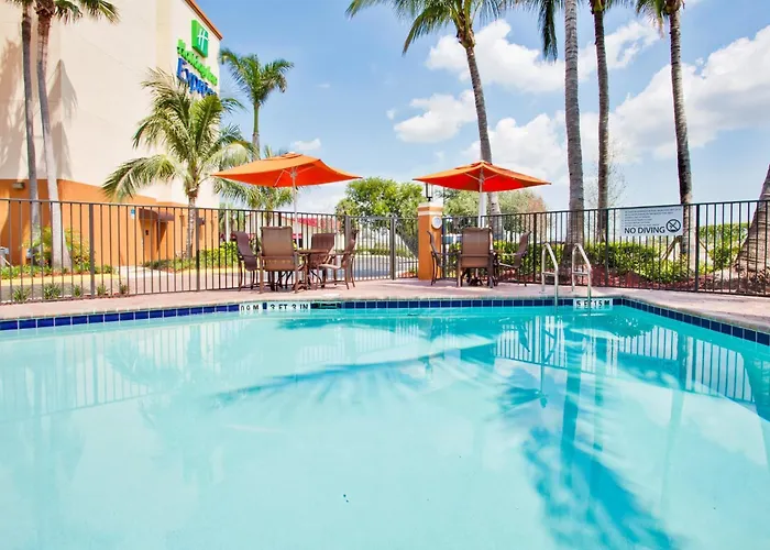 Holiday Inn Express And Suites Fort Lauderdale Airport West By Ihg