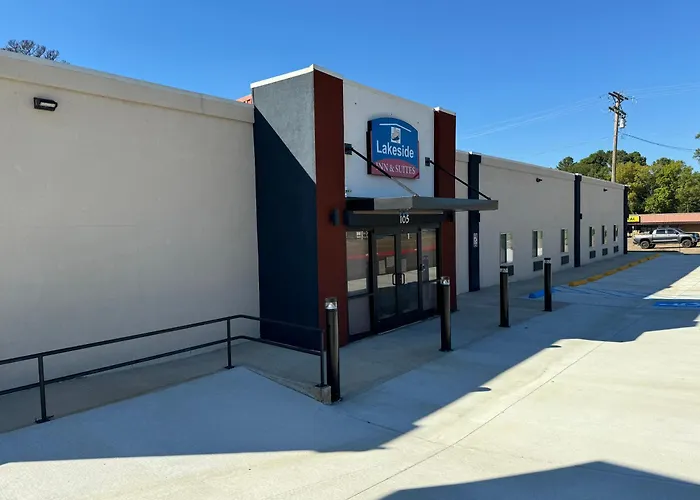 Lakeside Inn And Suites