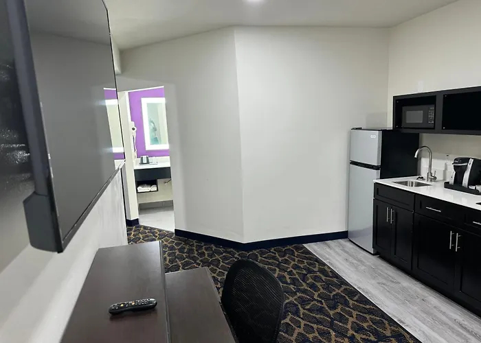 Lakeside Inn And Suites