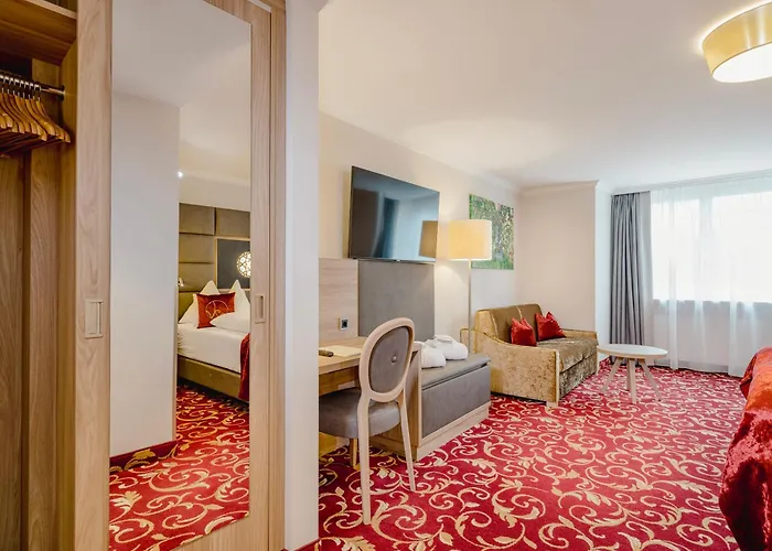 Hotel Norica - Thermenhotels Gastein mit dem Bademantel direkt in die Therme
