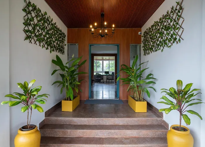 Stone Wood Hotel Amboli