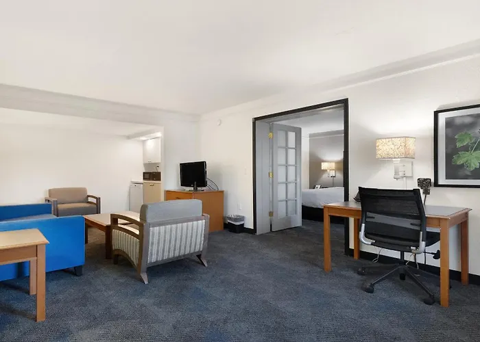 Howard Johnson By Wyndham Sacramento Downtown