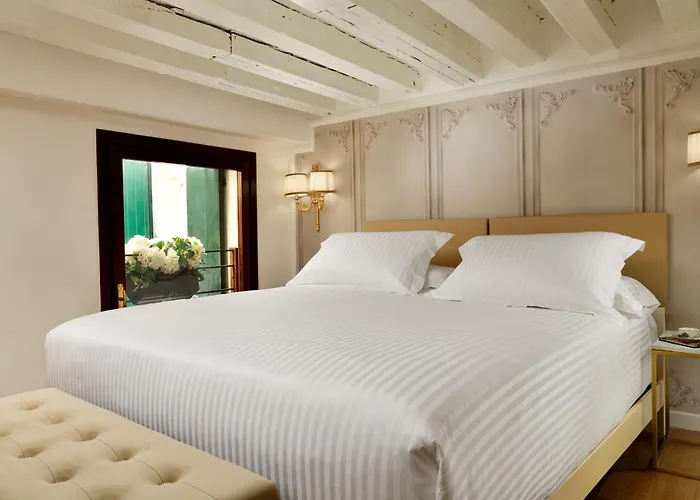 Swan Dolcevita Prestige Stay - Canal View & Exclusive Experience