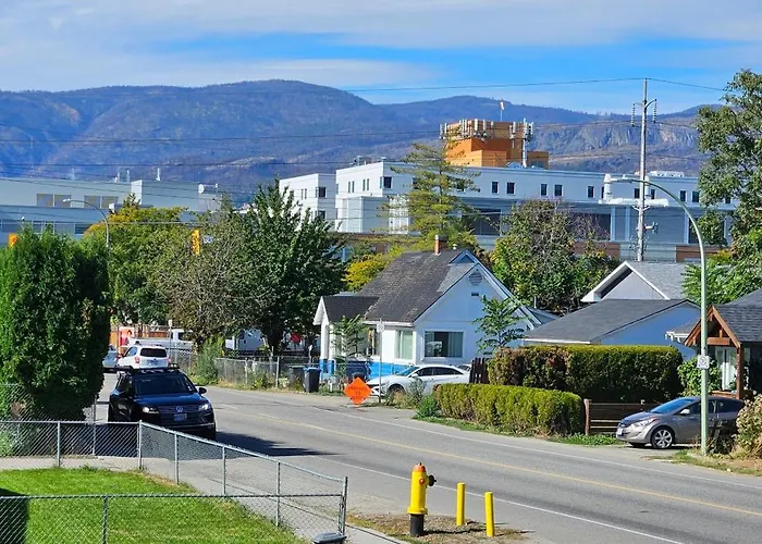 1 Block To Kelowna General Hospital 2 Blocks To Beach 1Km To Ouc 1Km To Downtown Kelowna 20Min To Ylw