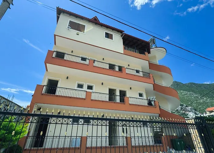 Friends House - Borsh Hotel