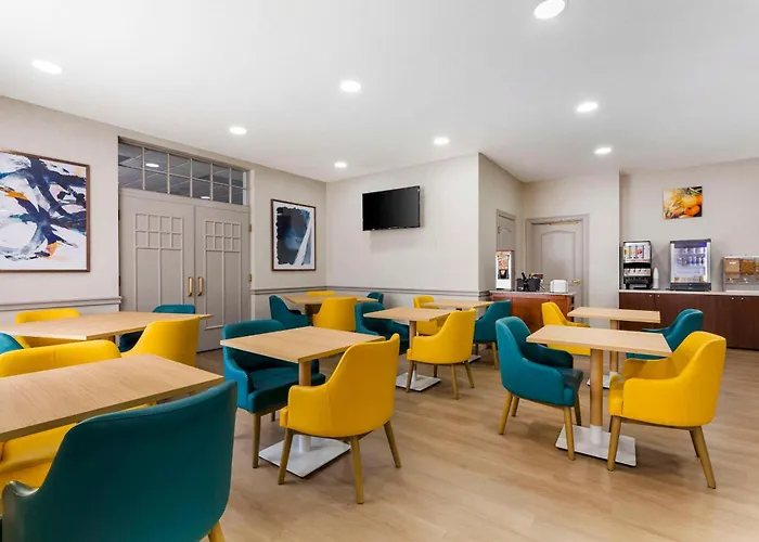 Comfort Inn & Suites Cuyahoga Falls - Akron
