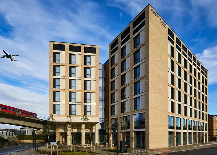 Courtyard By Marriott London City Airport