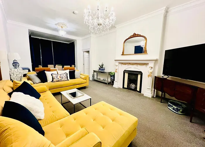Flat 3 Marine Parade House, 1 East Cliff - Next To Dover Port, White Cliffs, Beach, Castle