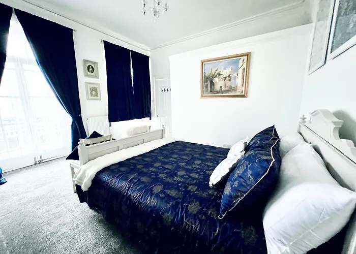 Flat 3 Marine Parade House, 1 East Cliff - Next To Dover Port, White Cliffs, Beach, Castle