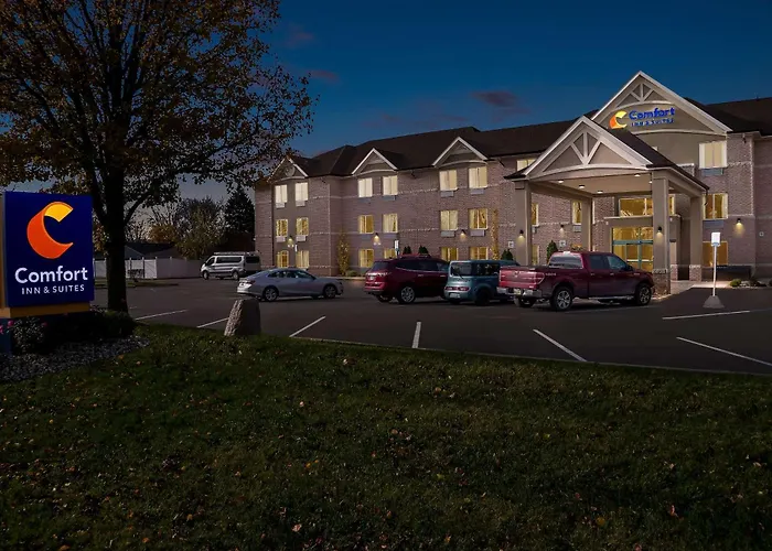 Comfort Inn & Suites Taylor - Detroit