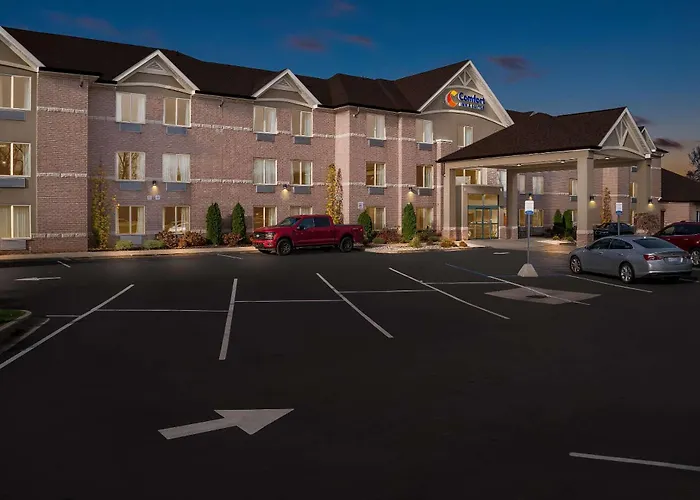 Comfort Inn & Suites Taylor - Detroit