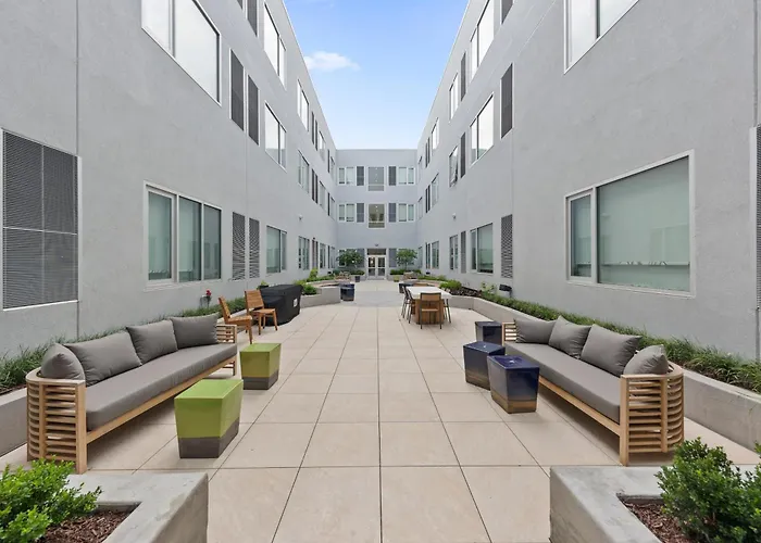 Element By Marriott Hampton Peninsula Town Center Hotel