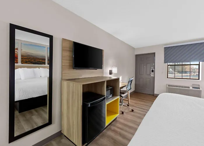 Days Inn By Wyndham Brownsville