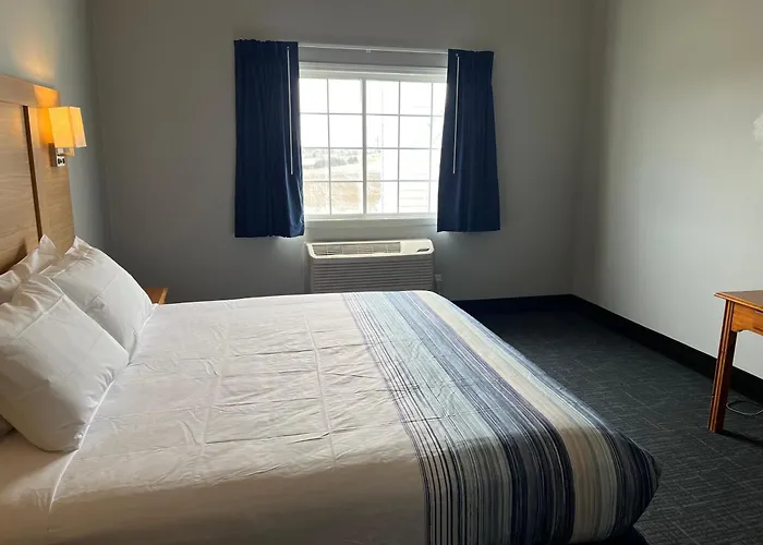 Days Inn & Suites By Wyndham Williamsburg Ia North