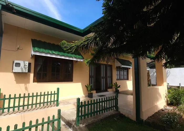The Loris Manor