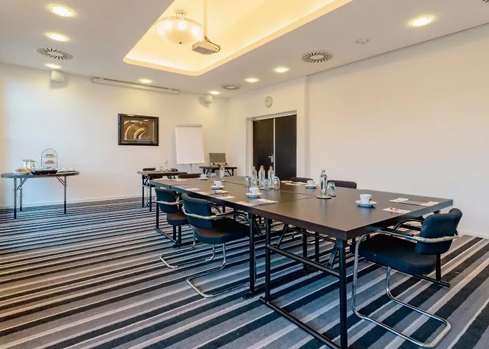 Plaza Premium Grand Winston
