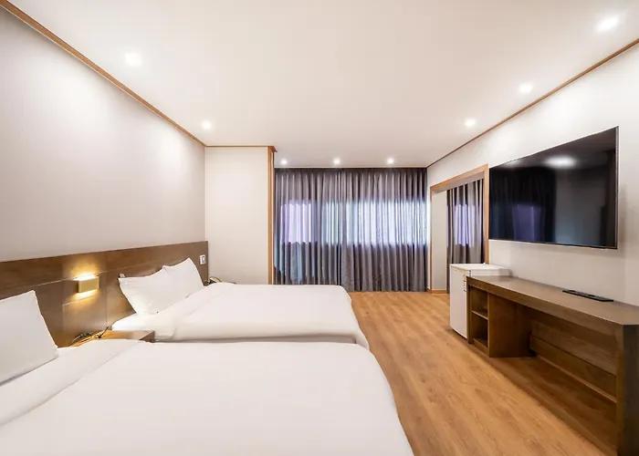 The 7 Business Hotel