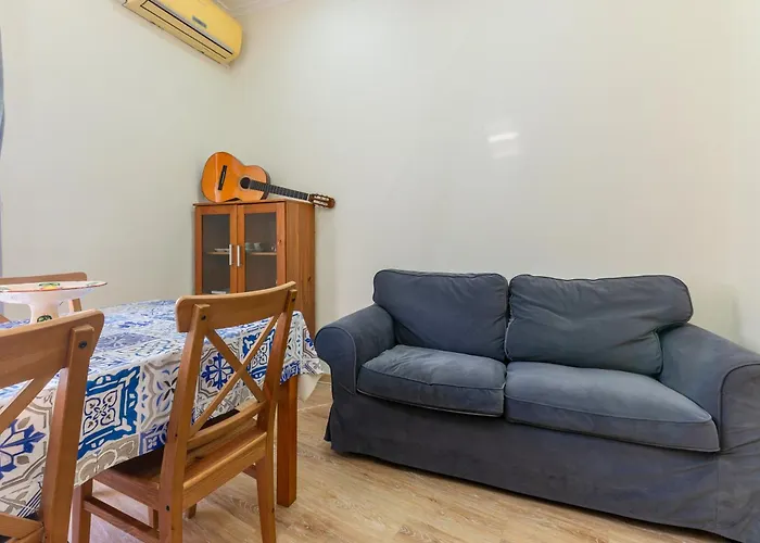 Alfama Very Well-Connected Apartment