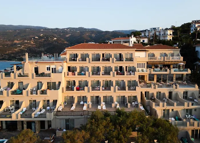 Cavos Bay Hotel & Studios